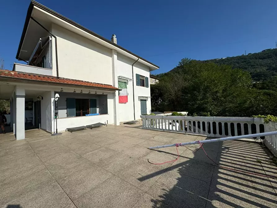 Immagine 3 di Villa in vendita  a Carrara