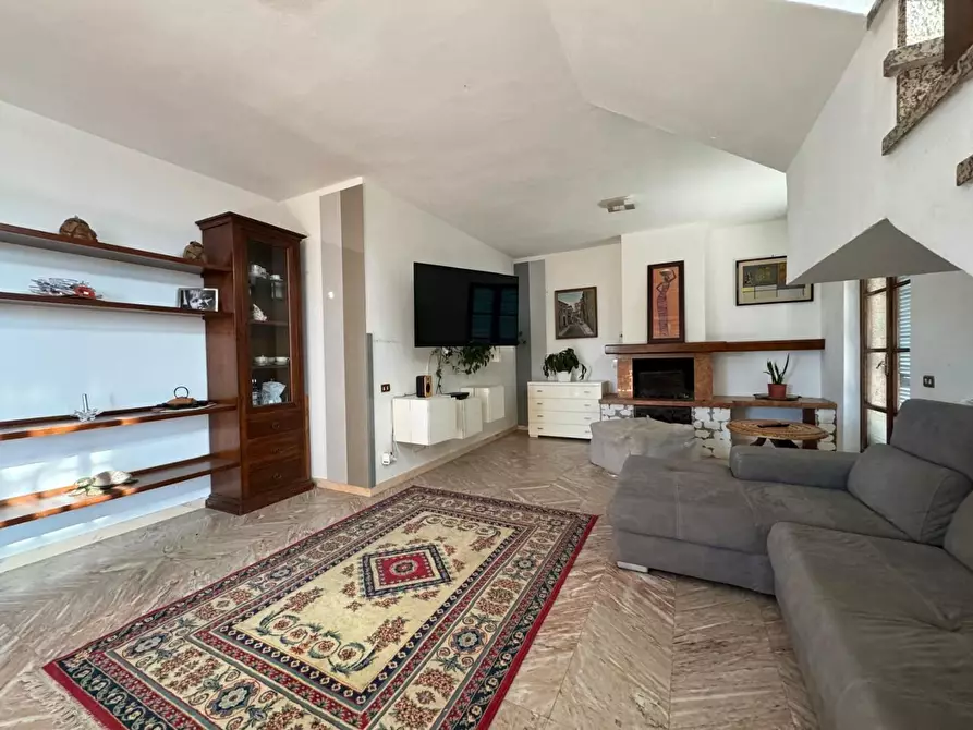 Immagine 4 di Villa in vendita  a Carrara