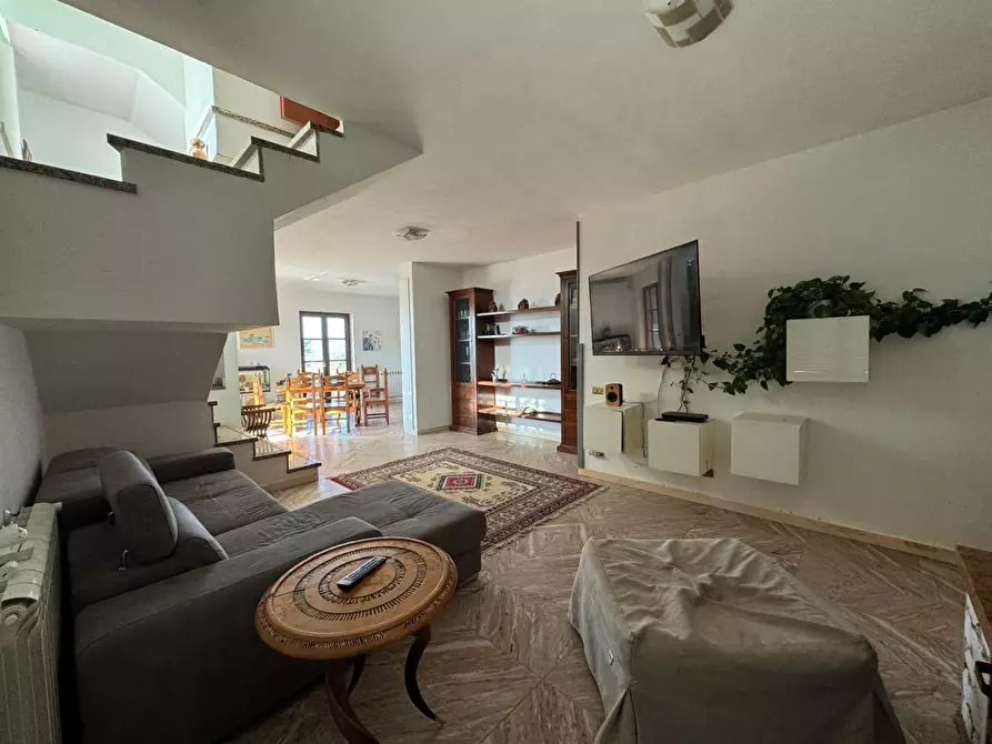 Immagine 6 di Villa in vendita  a Carrara