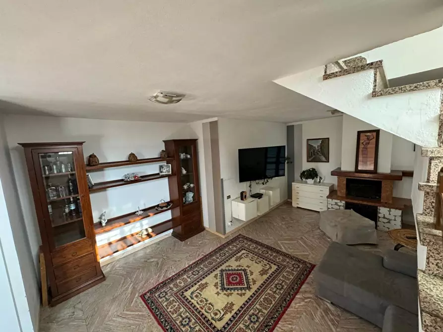 Immagine 7 di Villa in vendita  a Carrara