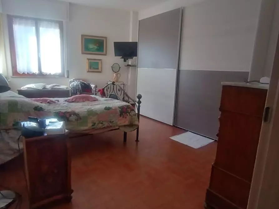 Immagine 10 di Appartamento in vendita  a Carrara
