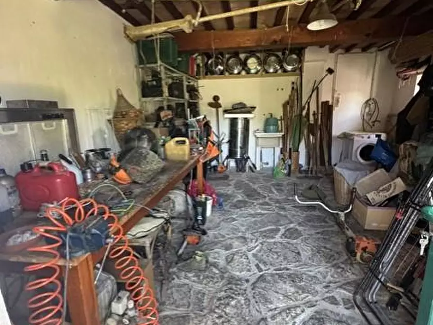 Immagine 30 di Casa colonica in vendita  a Calci