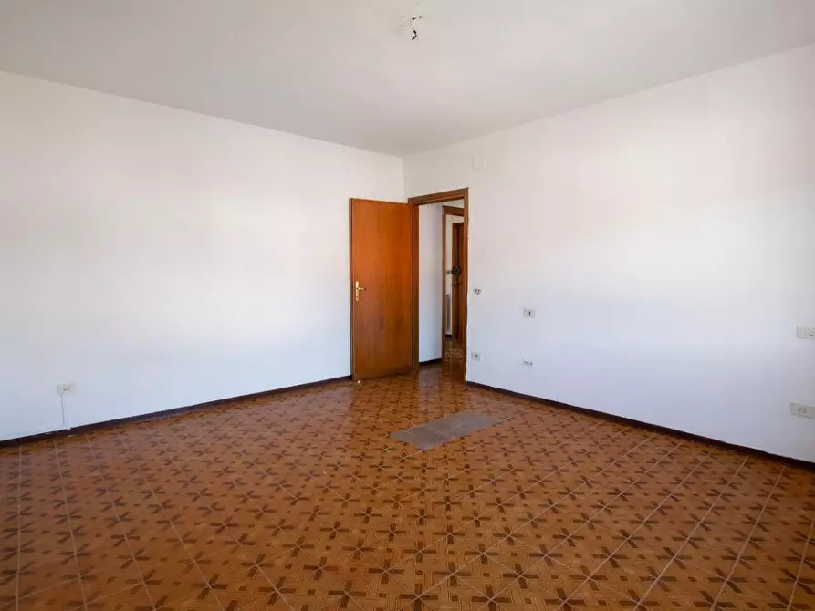 Immagine 13 di Appartamento in vendita  a Vecchiano