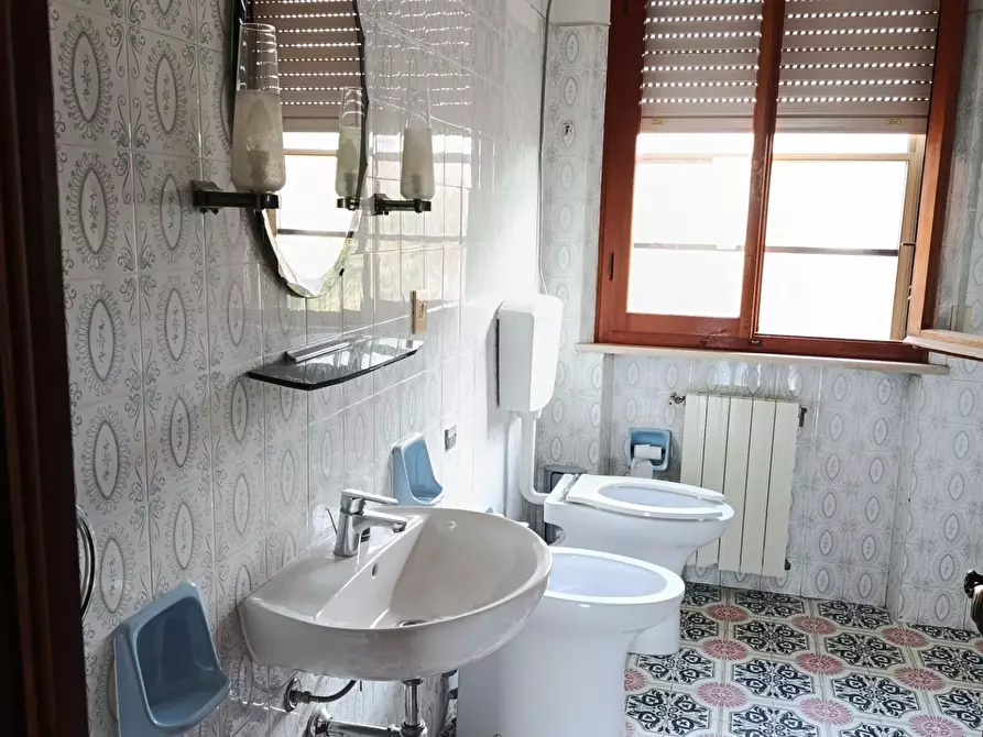Immagine 20 di Casa trifamiliare in vendita  a Rosignano Marittimo