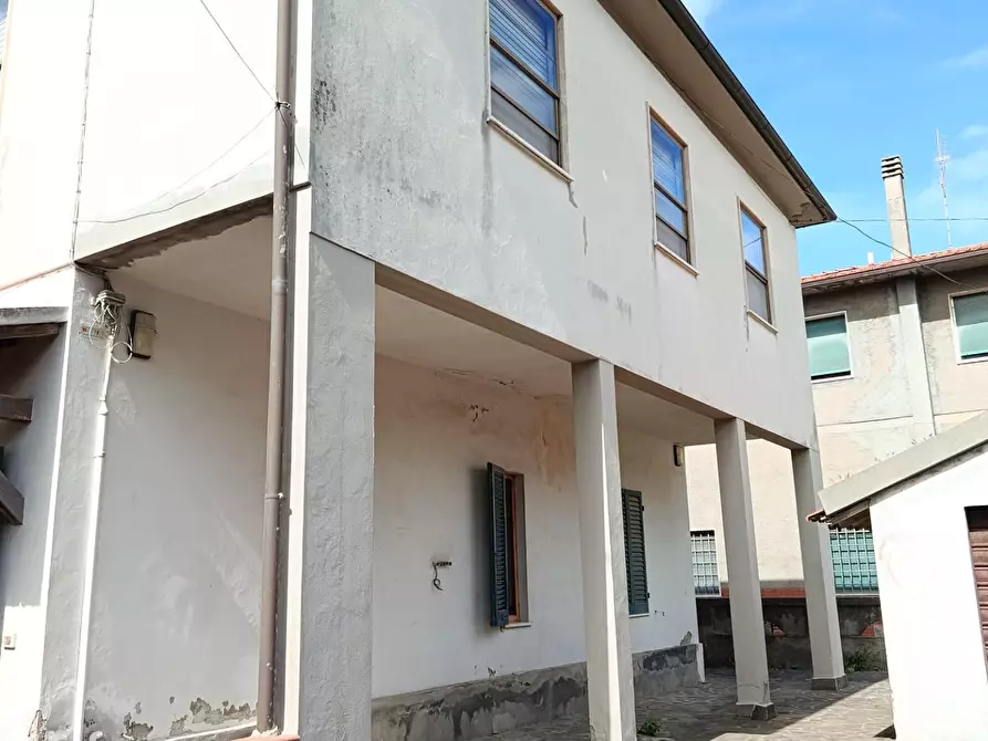 Immagine 29 di Casa trifamiliare in vendita  a Rosignano Marittimo