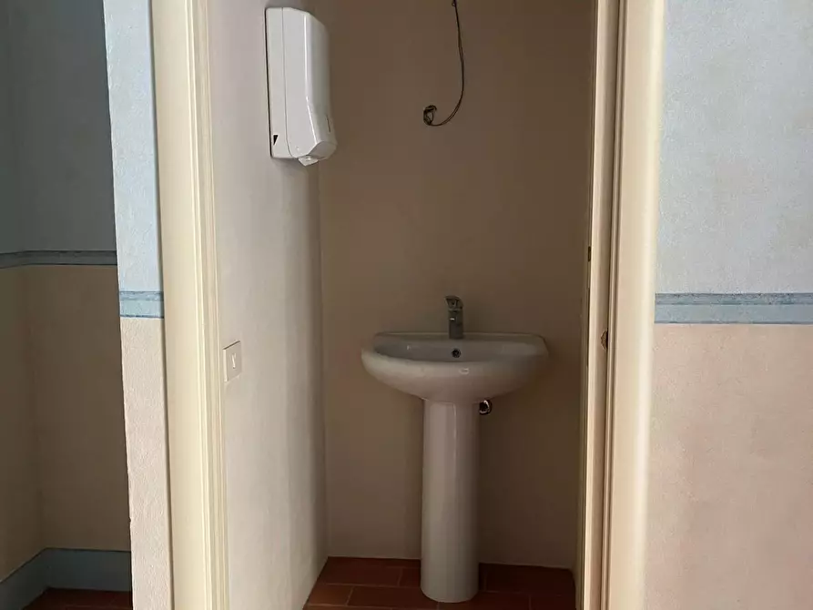 Immagine 8 di Ufficio in affitto  a Santa Croce Sull'arno