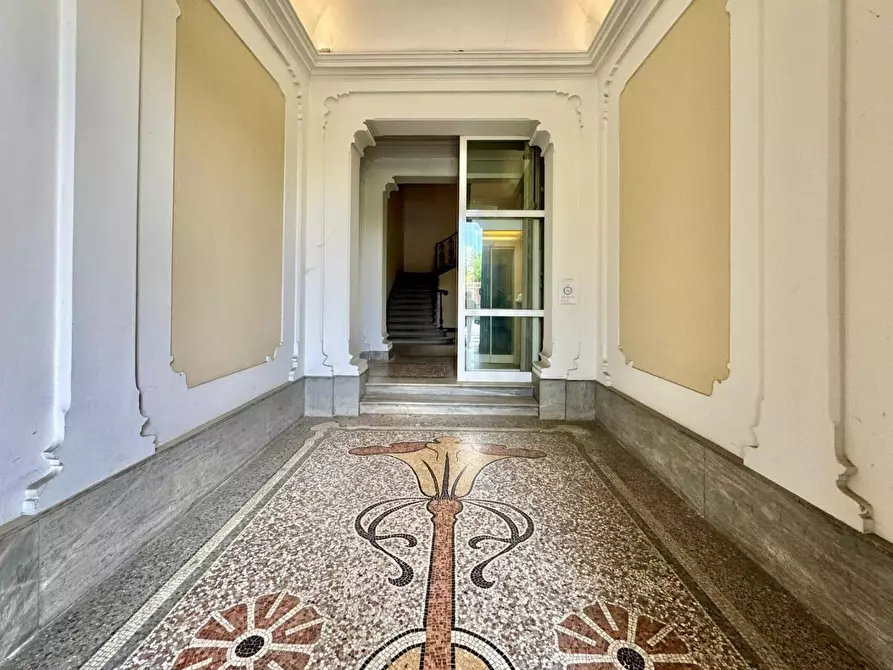 Immagine 23 di Appartamento in vendita  a Lucca