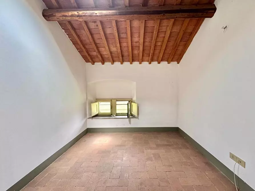 Immagine 9 di Appartamento in vendita  a Lucca