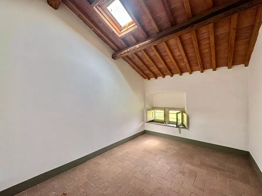 Immagine 10 di Appartamento in vendita  a Lucca