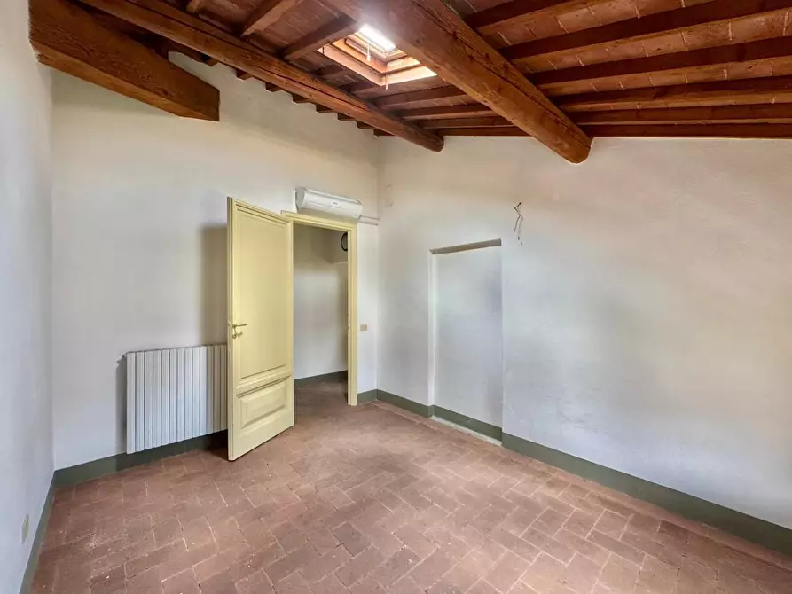 Immagine 8 di Appartamento in vendita  a Lucca