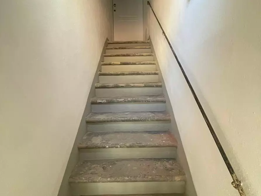 Immagine 8 di Appartamento in vendita  a Lucca