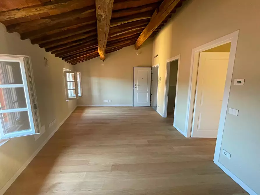 Immagine 28 di Appartamento in vendita  a Lucca
