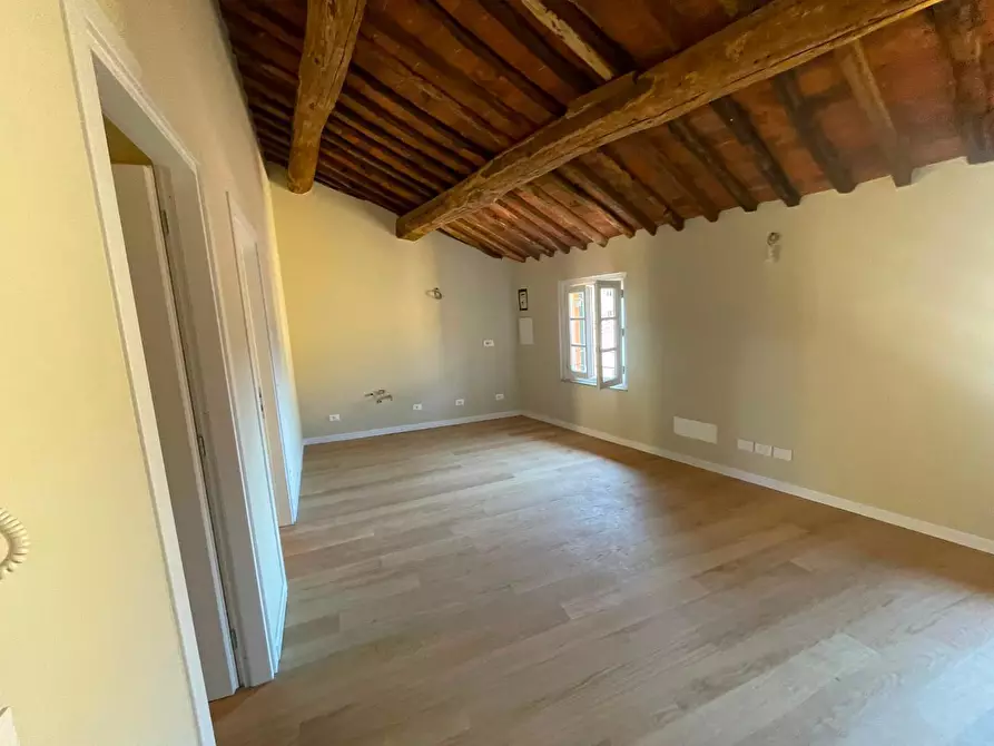 Immagine 38 di Appartamento in vendita  a Lucca