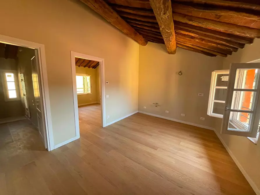 Immagine 22 di Appartamento in vendita  a Lucca