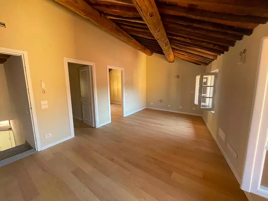 Immagine 18 di Appartamento in vendita  a Lucca