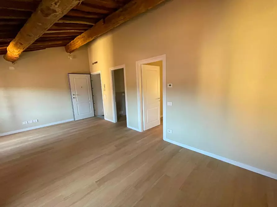Immagine 24 di Appartamento in vendita  a Lucca