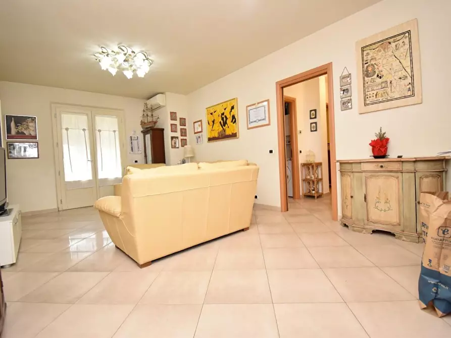 Immagine 11 di Appartamento in vendita  a Camaiore