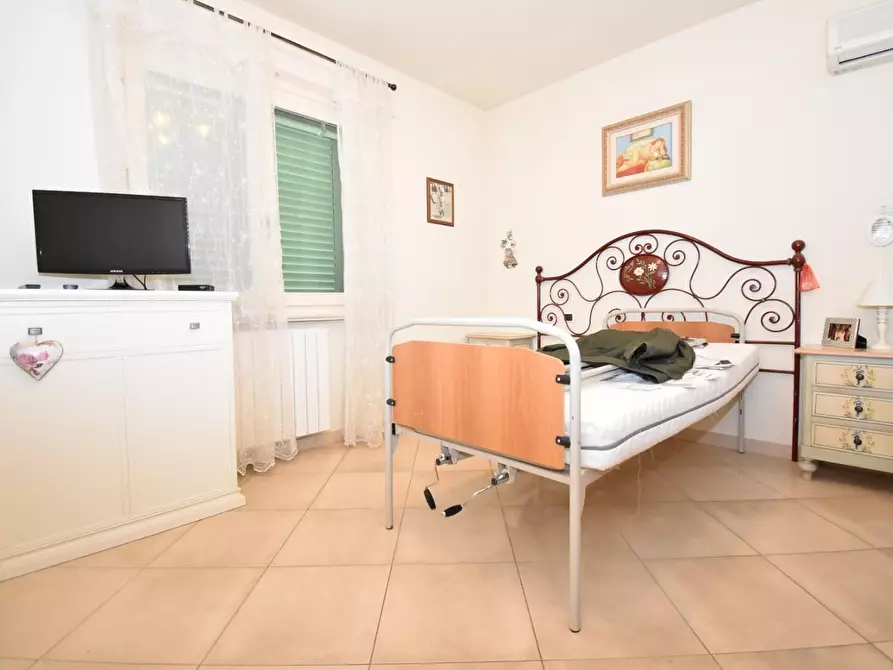 Immagine 5 di Appartamento in vendita  a Camaiore