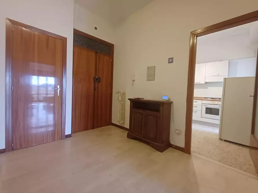 Immagine 2 di Appartamento in vendita  a Siena