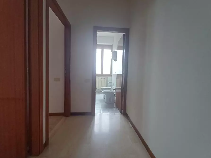 Immagine 11 di Appartamento in vendita  a Siena