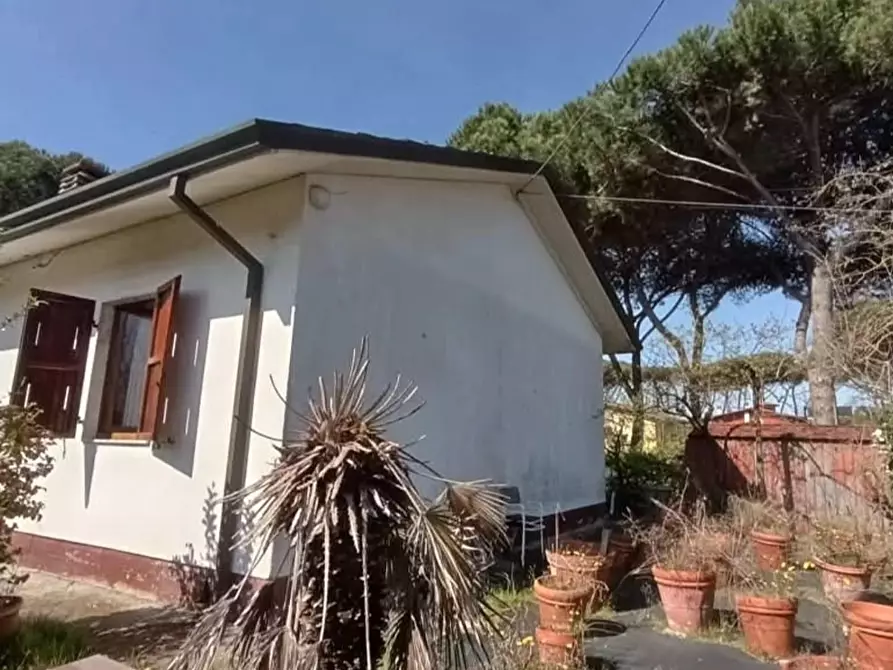 Immagine 2 di Casa indipendente in vendita  a Massa