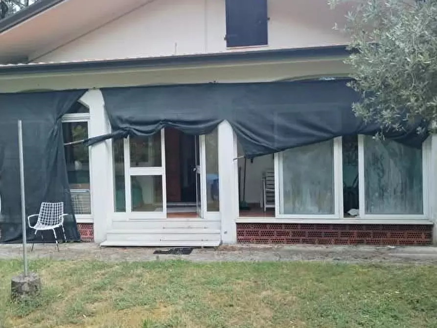 Immagine 1 di Casa indipendente in vendita  a Massa