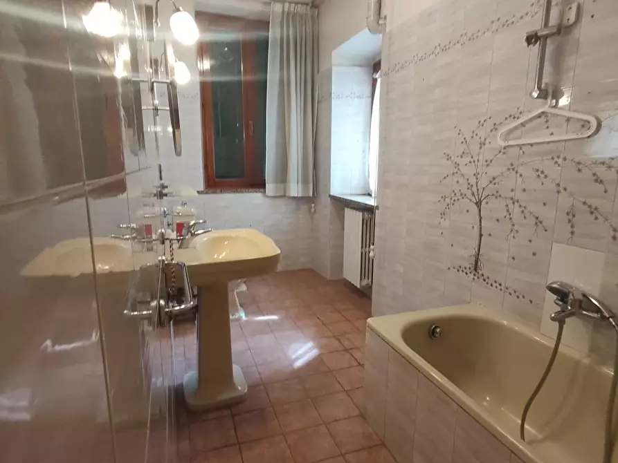 Immagine 14 di Appartamento in vendita  a Lucca