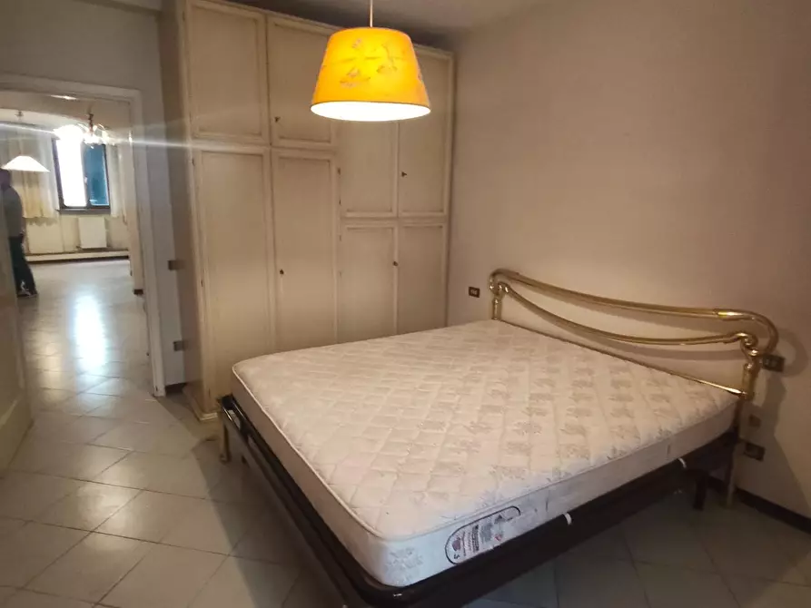 Immagine 9 di Appartamento in vendita  a Lucca
