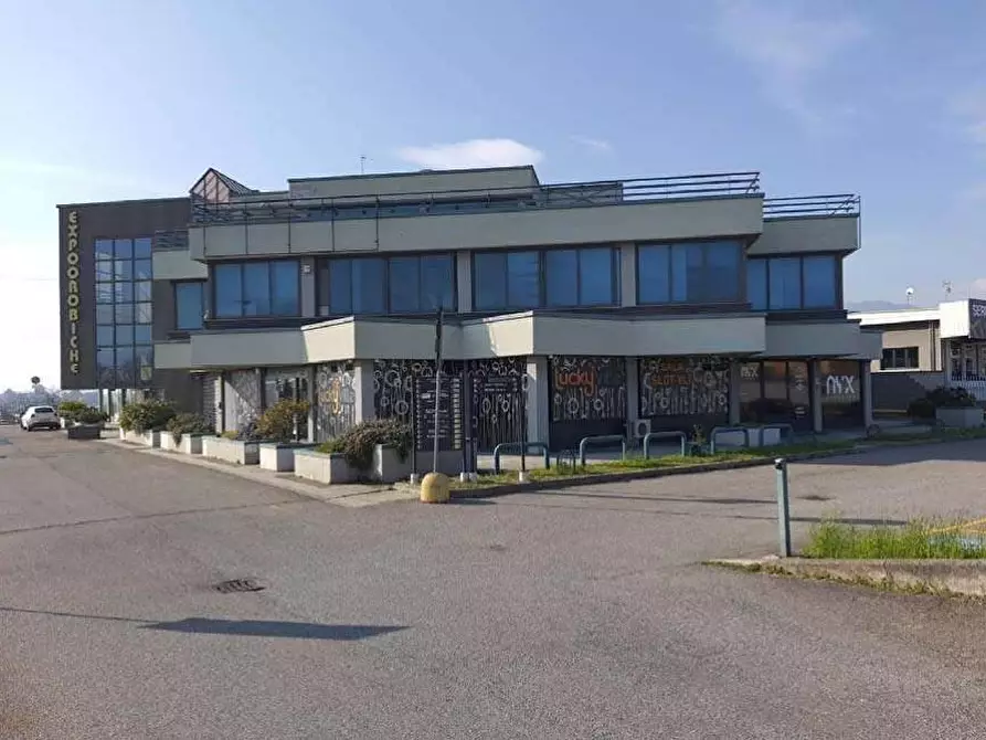 Immagine 1 di Garage in vendita  a Curno