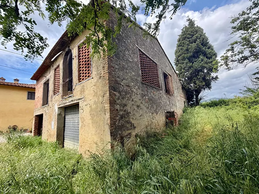 Immagine 10 di Deposito in vendita  a Vinci