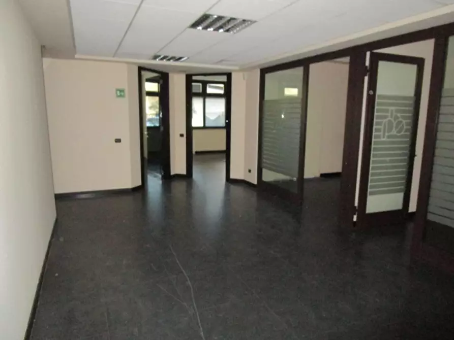 Immagine 5 di Ufficio in vendita  a Segrate