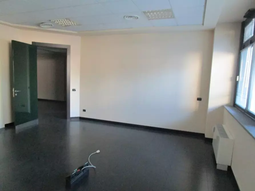 Immagine 16 di Ufficio in vendita  a Segrate