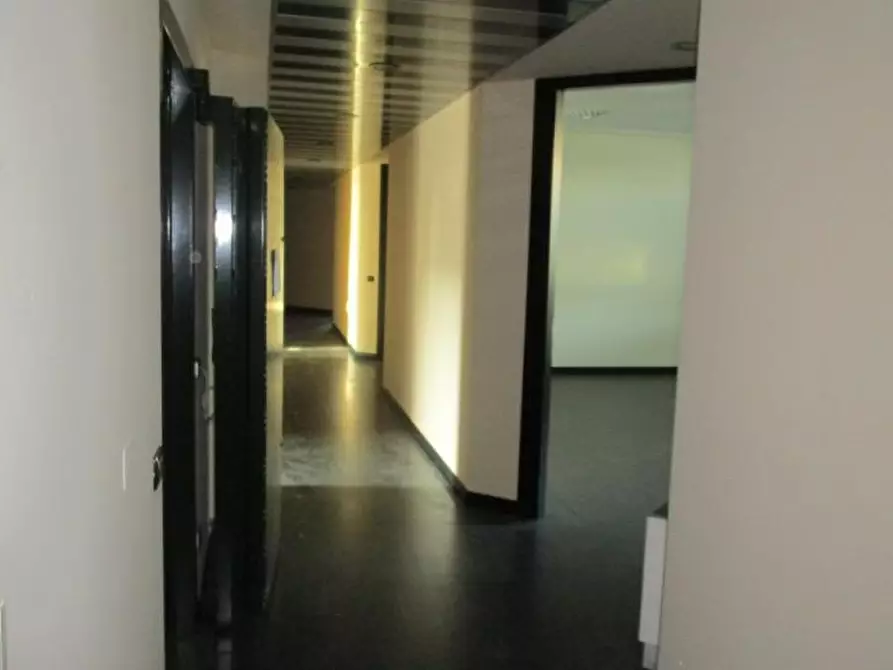 Immagine 7 di Ufficio in vendita  a Segrate