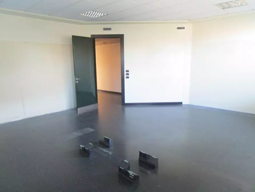Immagine 12 di Ufficio in vendita  a Segrate