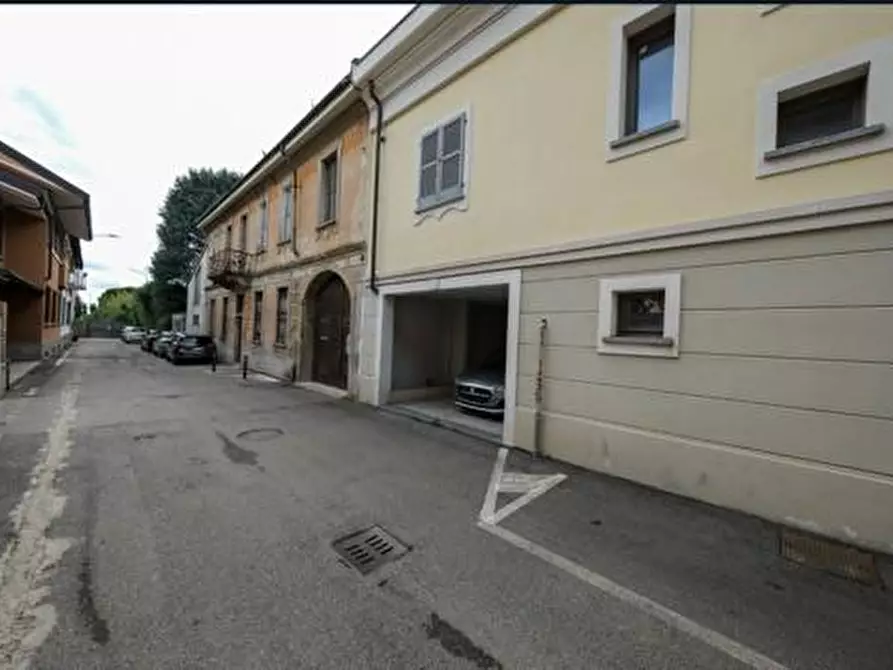 Immagine 1 di Garage in vendita  a Arluno