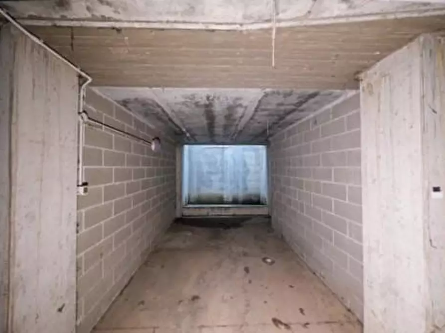 Immagine 7 di Garage in vendita  a Arluno