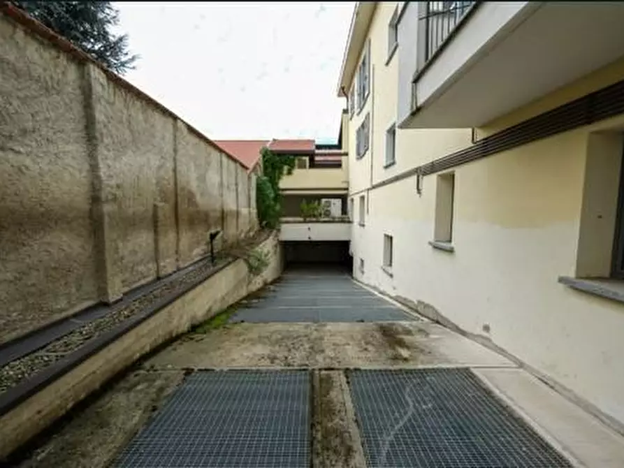 Immagine 3 di Garage in vendita  a Arluno