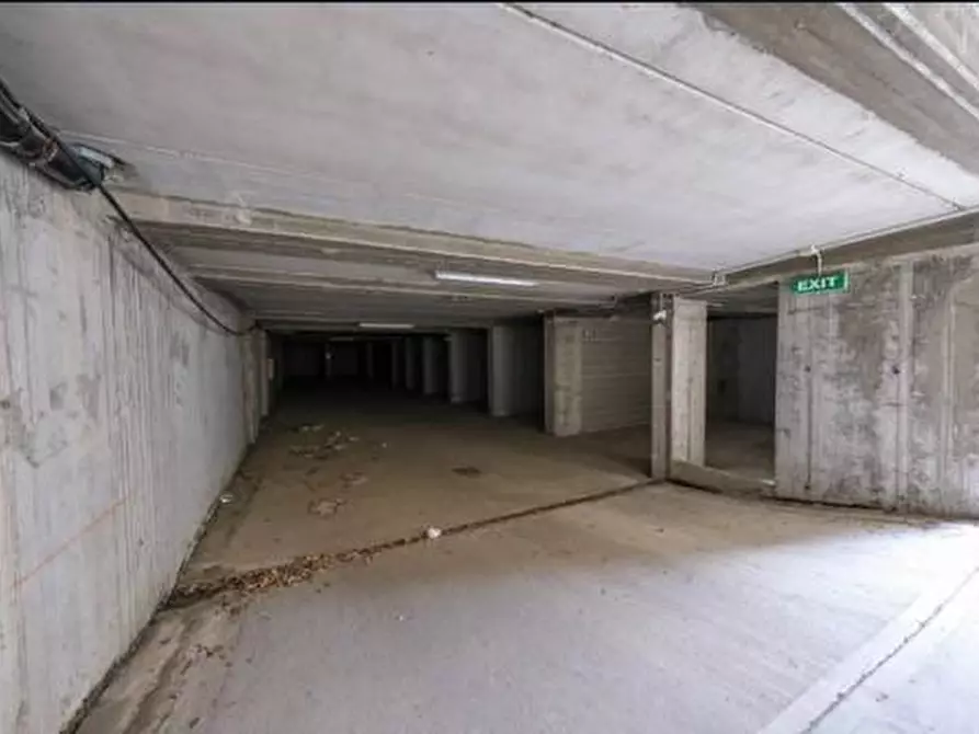 Immagine 6 di Garage in vendita  a Arluno