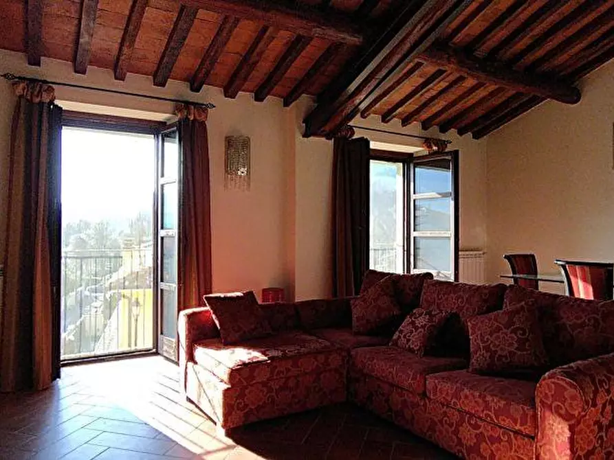 Immagine 12 di Appartamento in vendita  a Camaiore
