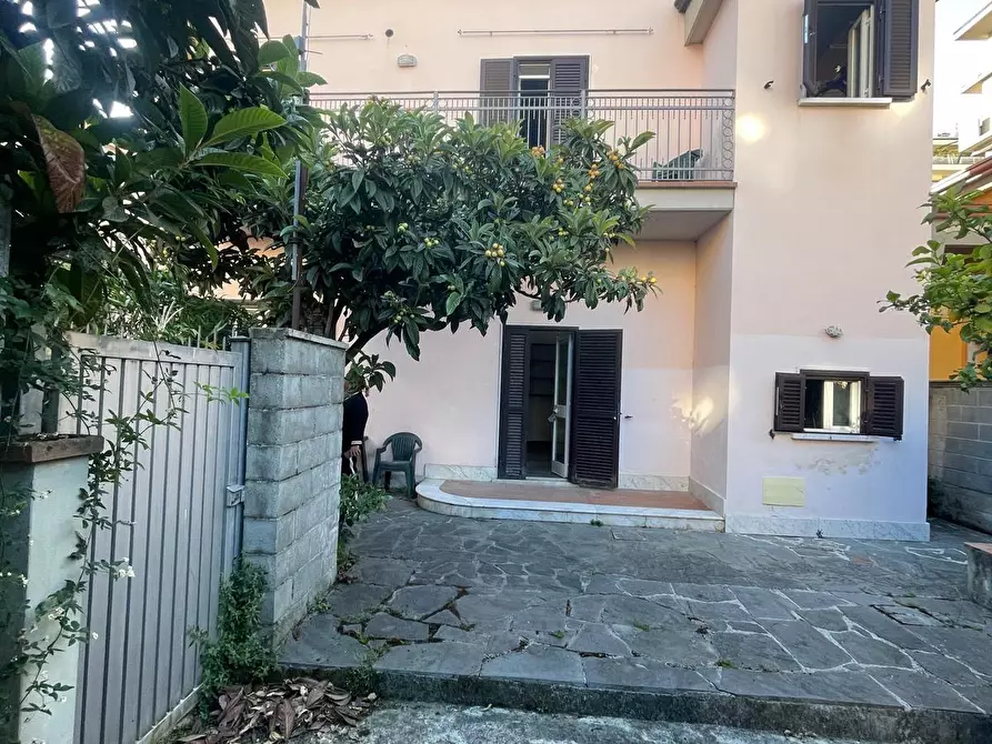 Immagine 9 di Terratetto in vendita  a Carrara