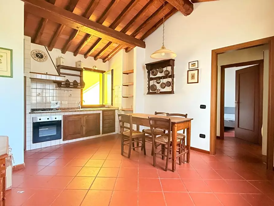 Immagine 2 di Appartamento in vendita  a Massa E Cozzile