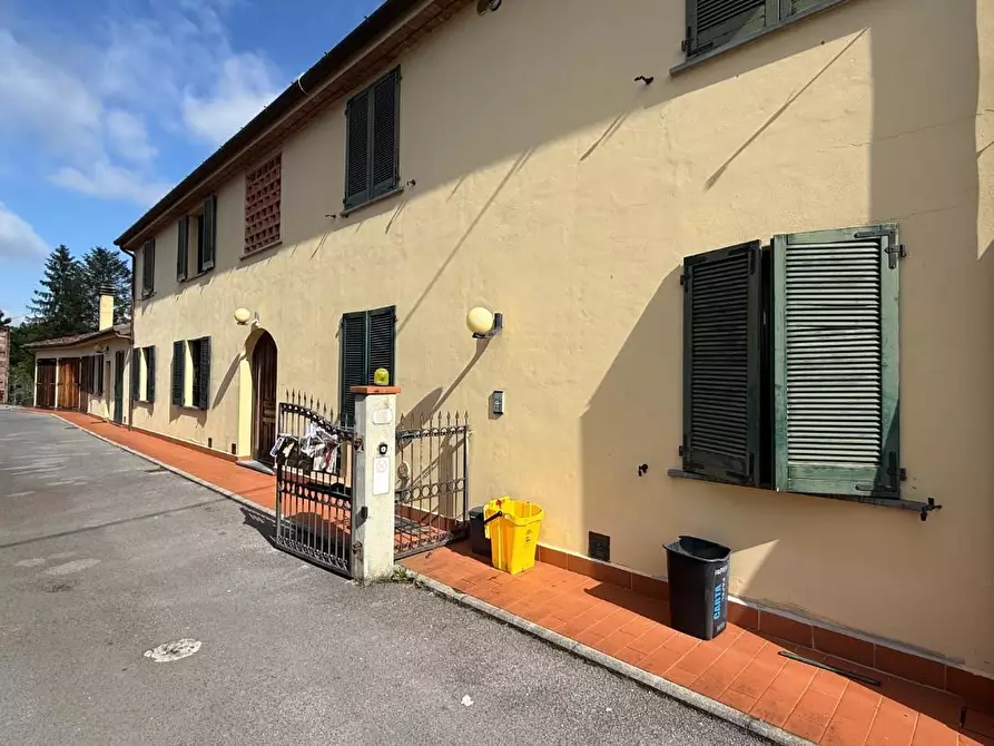 Immagine 19 di Appartamento in vendita  a Massa E Cozzile