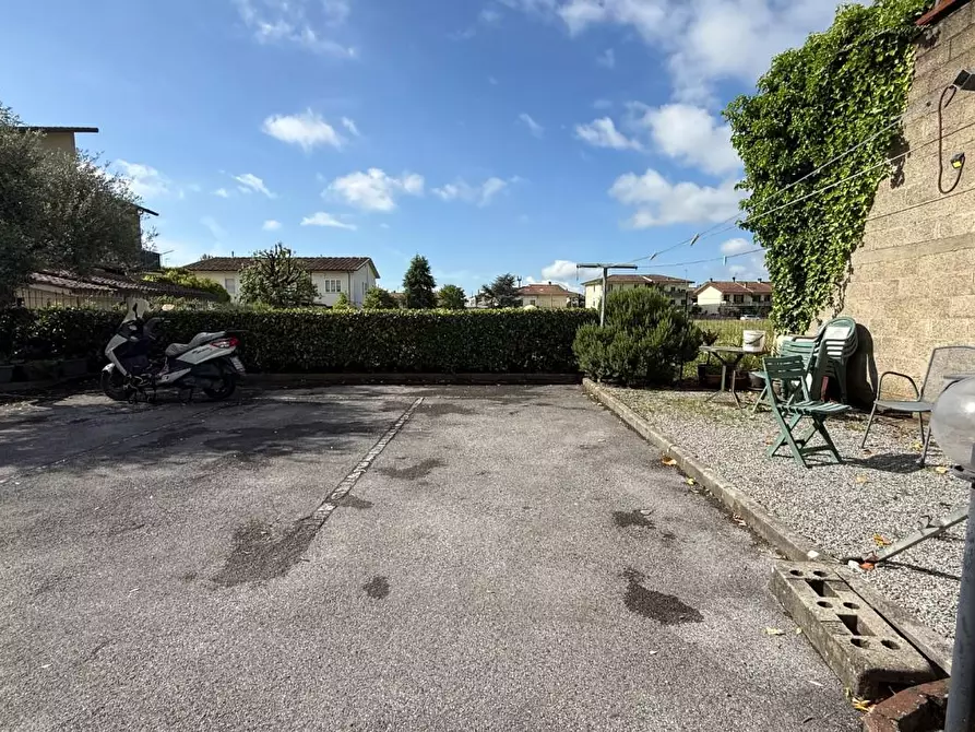 Immagine 18 di Appartamento in vendita  a Massa E Cozzile