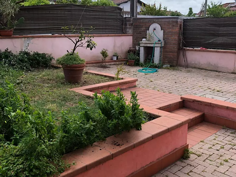 Immagine 3 di Casa semindipendente in vendita  a Carrara