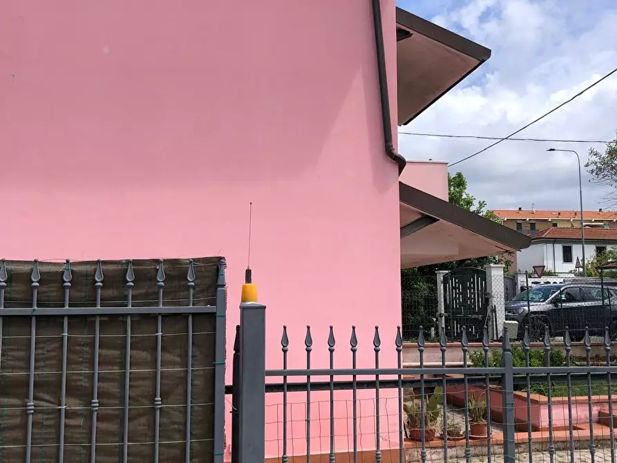 Immagine 5 di Casa semindipendente in vendita  a Carrara