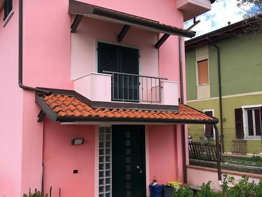 Immagine 2 di Casa semindipendente in vendita  a Carrara