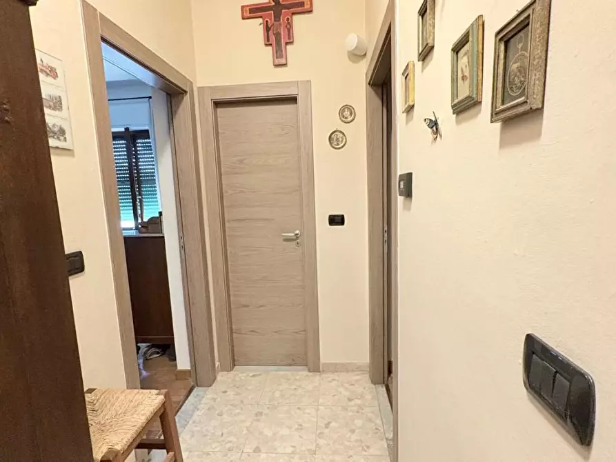 Immagine 15 di Appartamento in vendita  a Lucca