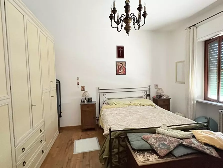 Immagine 10 di Appartamento in vendita  a Lucca