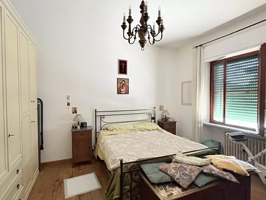 Immagine 11 di Appartamento in vendita  a Lucca