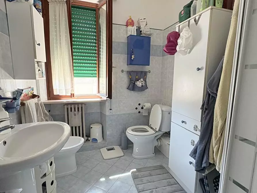Immagine 14 di Appartamento in vendita  a Lucca
